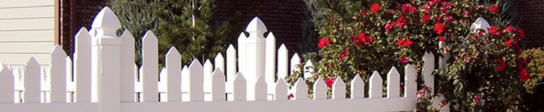 Installing a vinyl fence panel from Duramax – Hire a contractor for vinyl fence installation