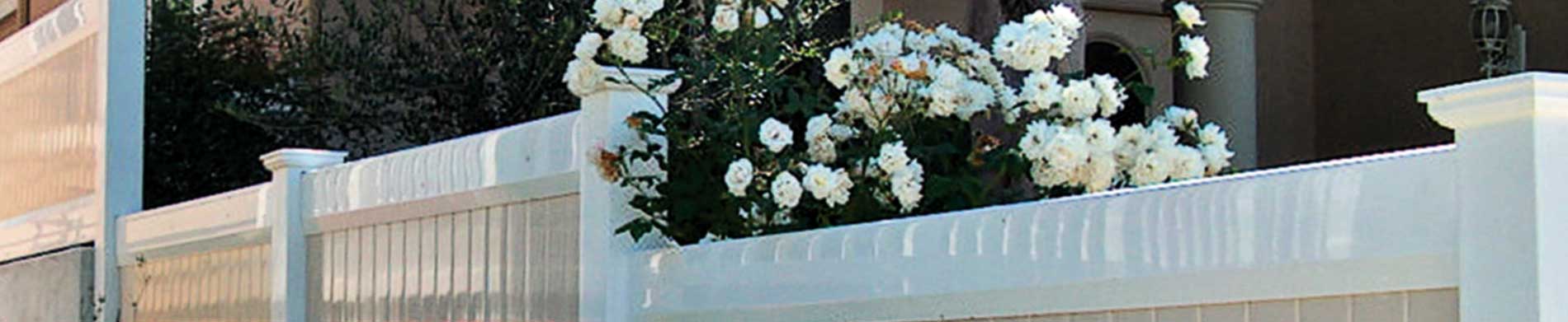 6 Reasons Why Vinyl Wall Toppers and Fences are Great for Houses with Dogs