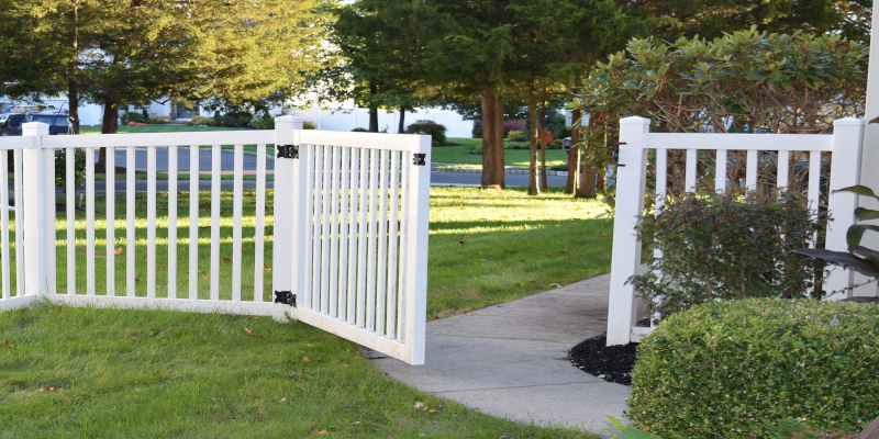 Which is the Best Fencing Material for Your Beachside House?