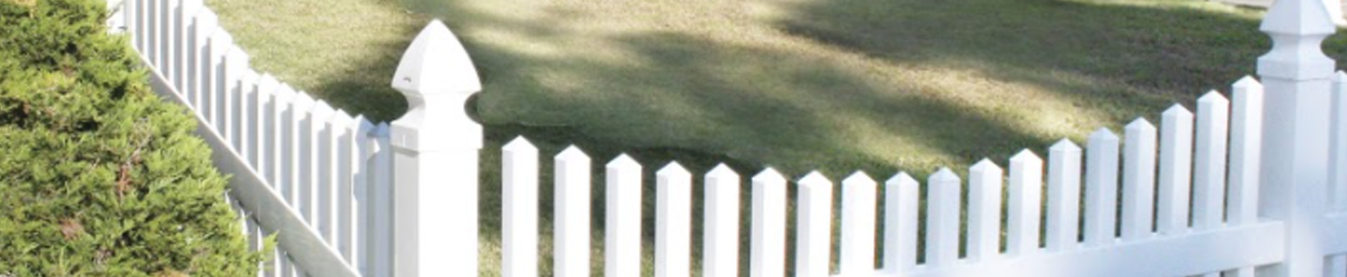 Duramax’s USA-made traditional vinyl fence is an alternative to wooden fences