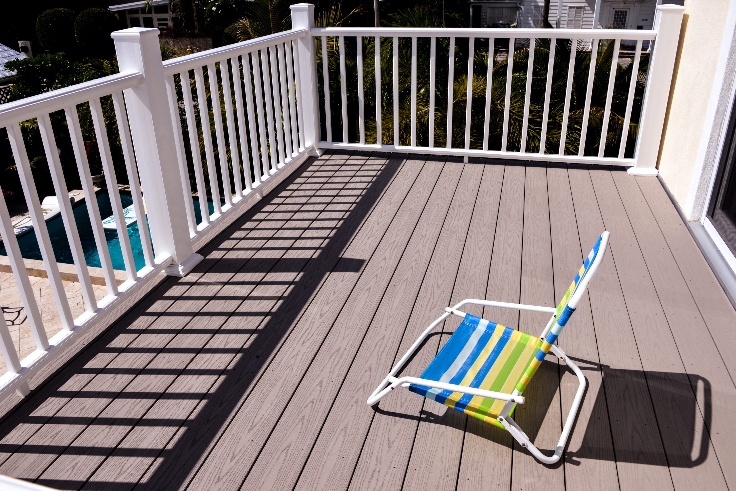 Empower Pet Security With Innovative-Driven Factory-Direct Vinyl Fence
