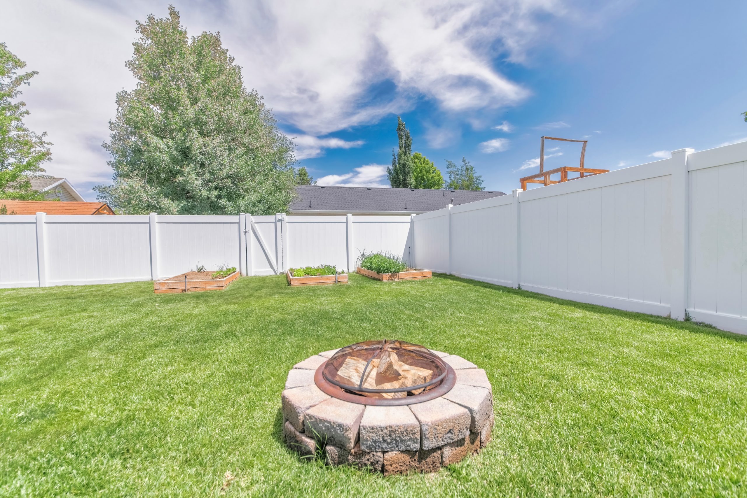 Unique Vinyl Privacy Fence’s Design Ideas For Your Outdoor Space