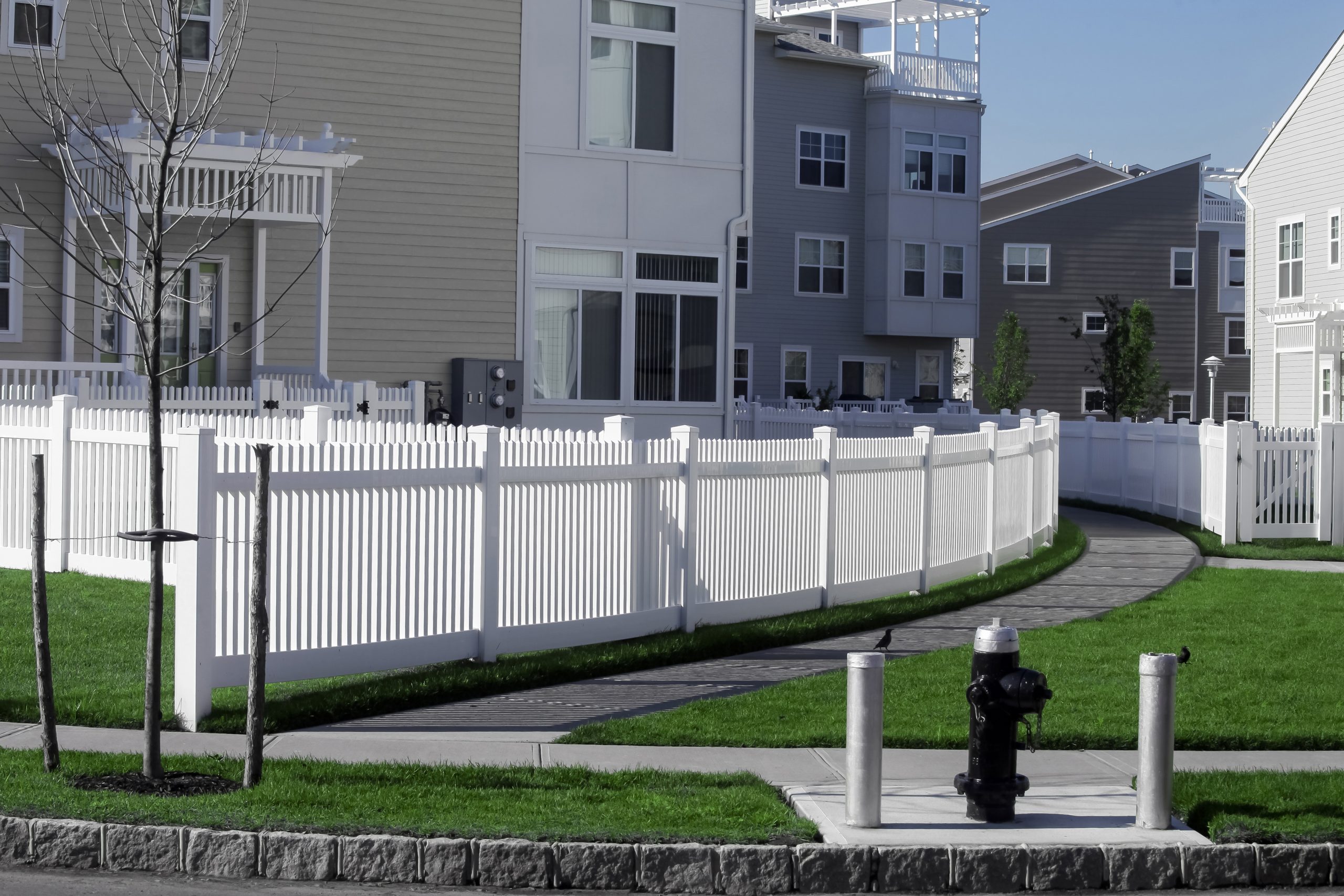 Fascinating Reasons That Make Traditional Vinyl Fence a Valuable Part Of Landscape Design