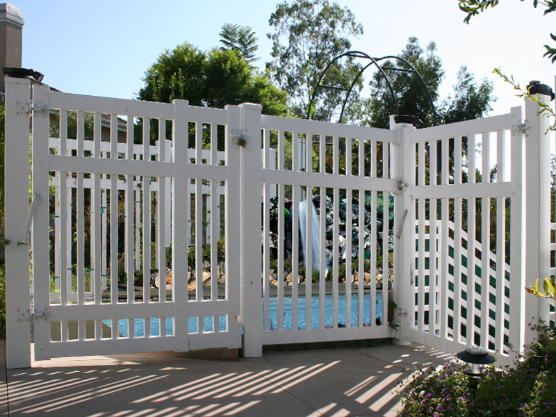 Genuine Reasons to Choose a Vinyl Fence for the Pool Area