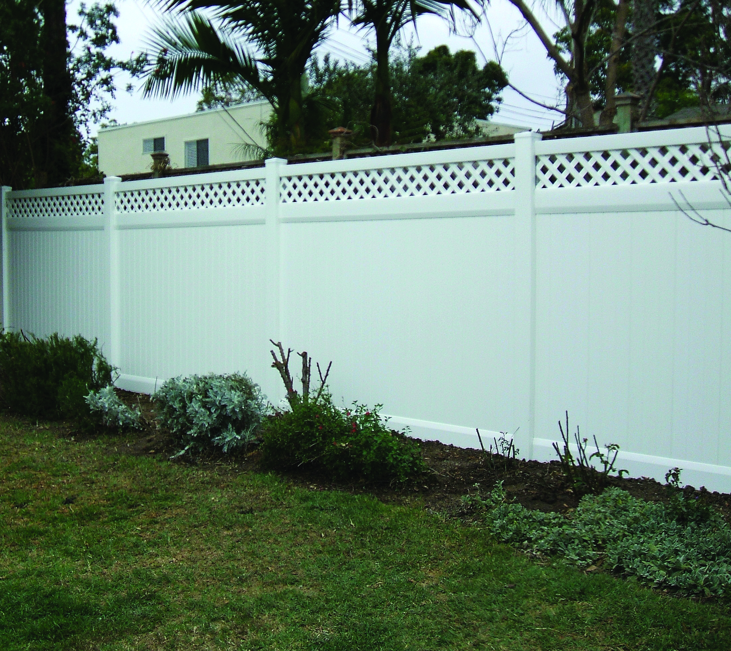 An Informative Blog On Choosing The Right Vinyl Privacy Fence And More